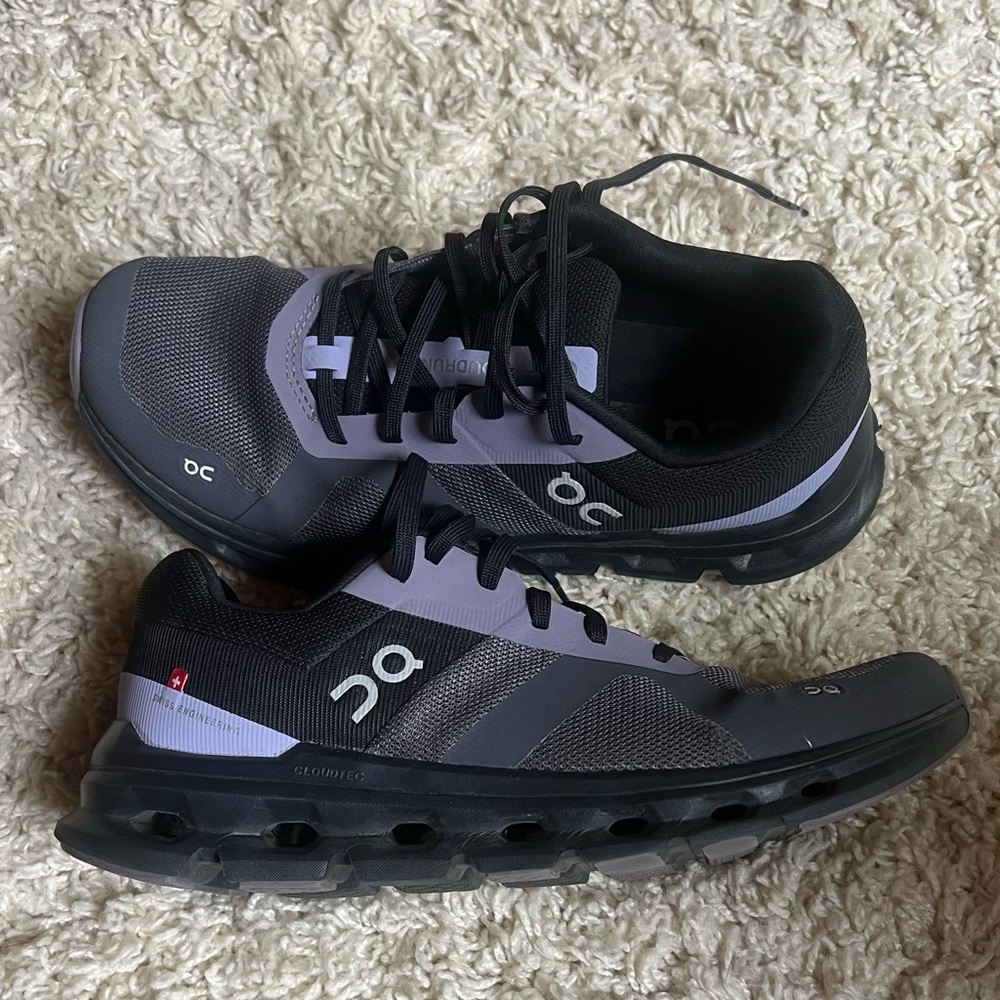 Womens On Cloudrunner Running shoes
